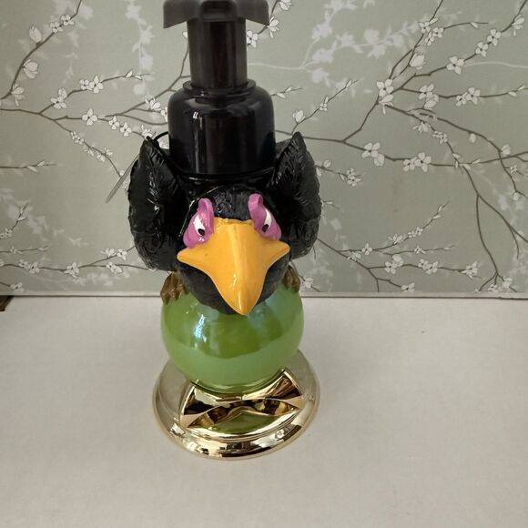 Bath & Body Works Disney Maleficent Raven G & C Foaming Hand Soap Dispenser NWT - Picture 3 of 6